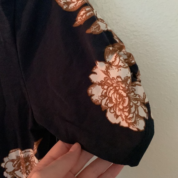 Navy Blue Floral LuLaRoe Morgan Tee - NWT XXS - Picture 4 of 7